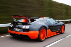 bugatti-veyron-super-sport-rear