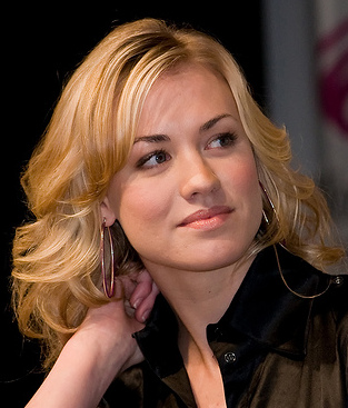 Yvonne_strahovski_(cropped).jpg