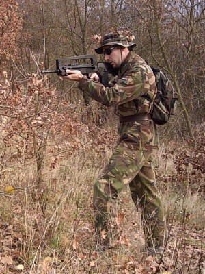 famas1.jpg
