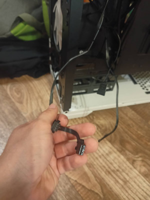 kabel ze skříně.jpg